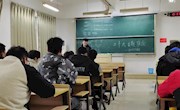 学院组织召开“不忘初心跟党走，青春践行二十大”主题班会